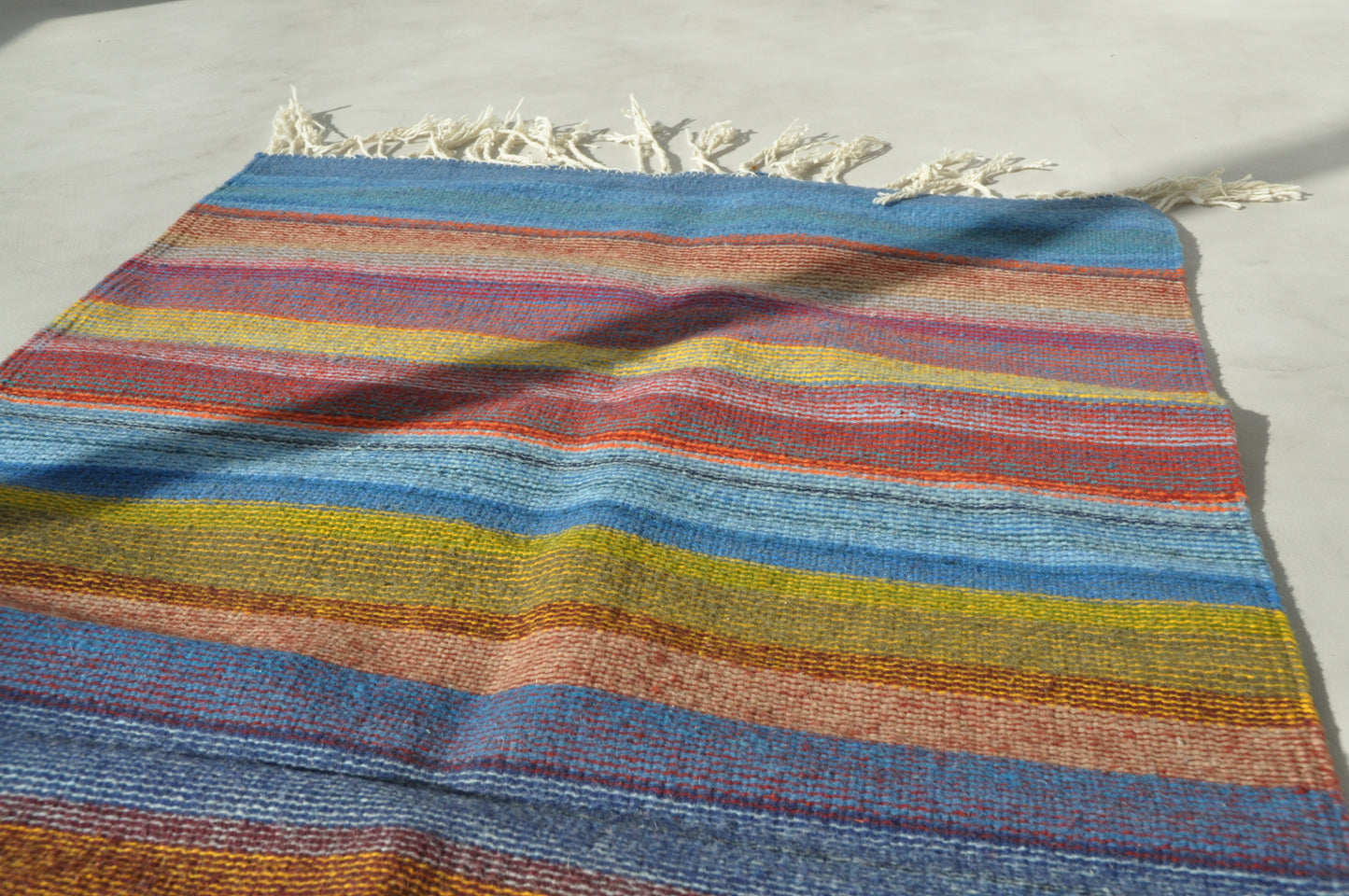 Mexican rug (148×78cm, rainbow striped pattern)